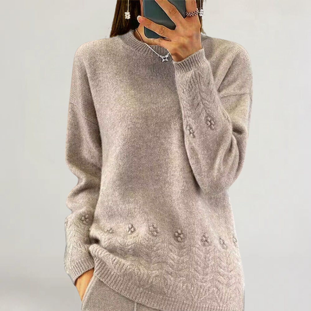 FRANCESCA | MAGLIA IN LANA MORBIDA CON RICAMI A RILIEVO