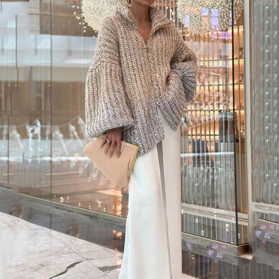 ELENA | MAGLIONE IN MAGLIA LEGGERA CON SCOLLO A V E DETTAGLI DI PAILLETTES