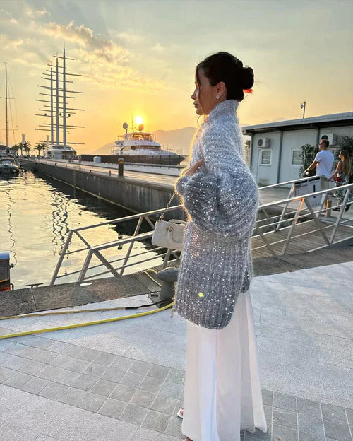 ELENA | MAGLIONE IN MAGLIA LEGGERA CON SCOLLO A V E DETTAGLI DI PAILLETTES
